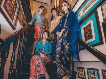 Experiencing Nyonya Kebaya Fashion